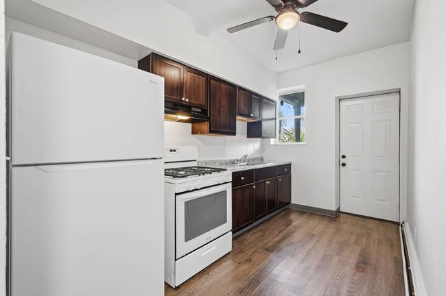 Building Photo - 2232 Woodstock Ave Unit 2232 Woodstock Avenue - Apt #1