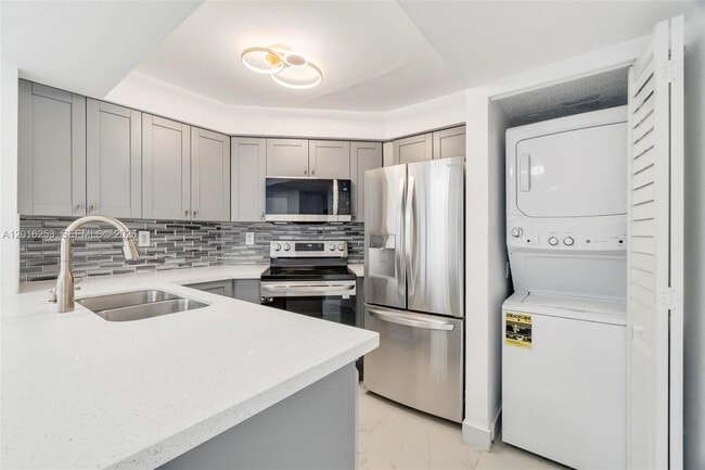 Building Photo - 8275 SW 152nd Ave Unit D-307