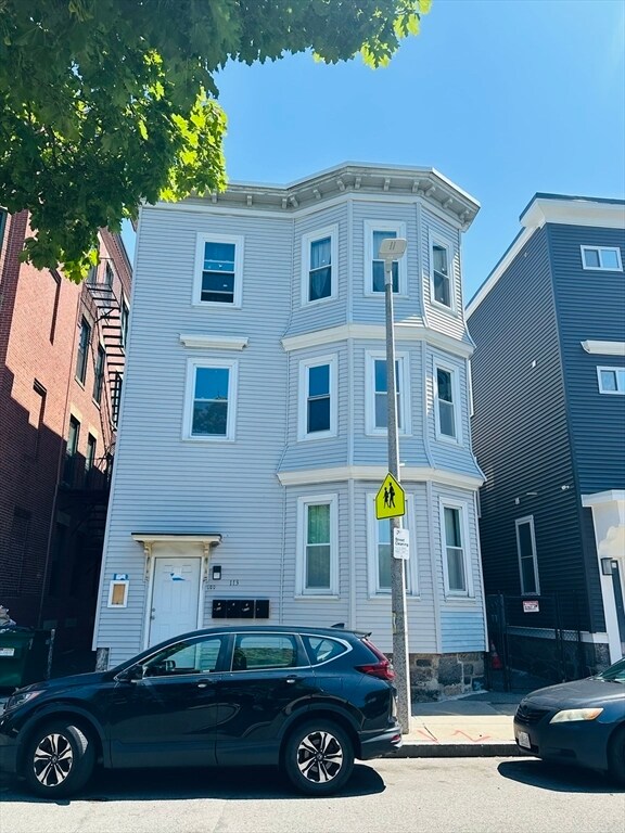 Building Photo - 113 Dale St Unit 2