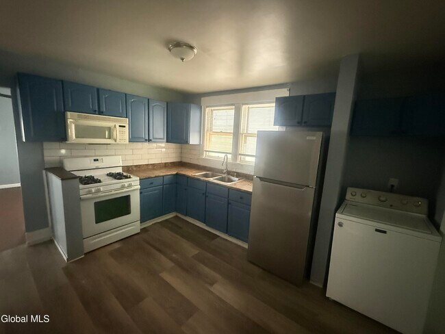 Photo - 1125 Cutler St