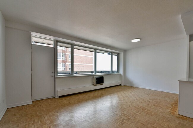 Photo - 900 Av. Rockland Unit 611
