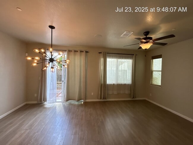 Photo - Supe Cute! Low Maintenance!