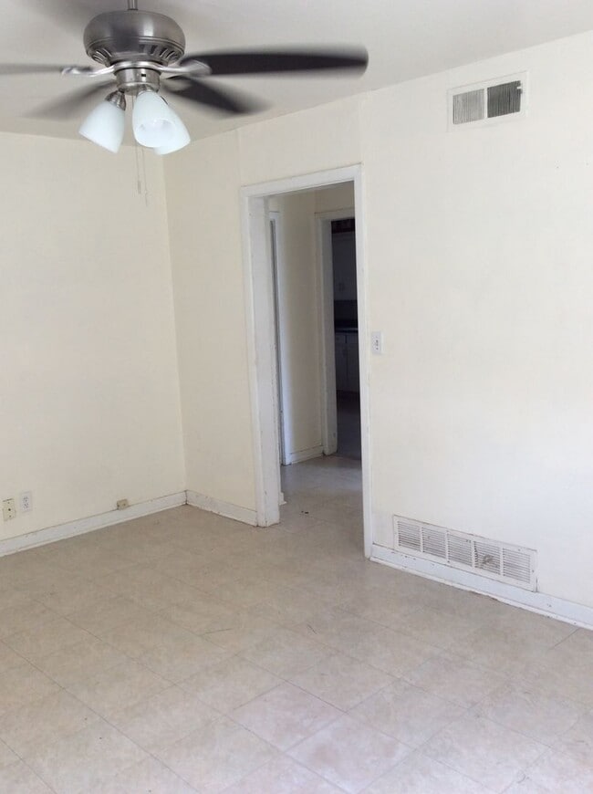 Photo - 208 SE 6th