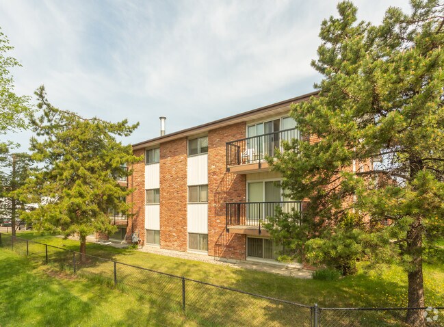 Building Photo - NAITside Court II