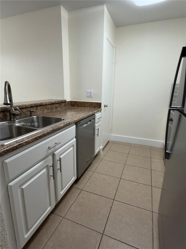 Photo - 2811 N Oakland Forest Dr Unit 102