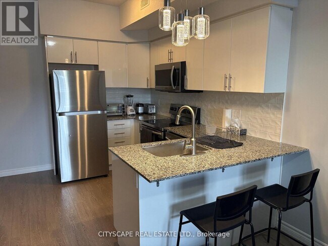 Photo - 1430 Highland Rd W