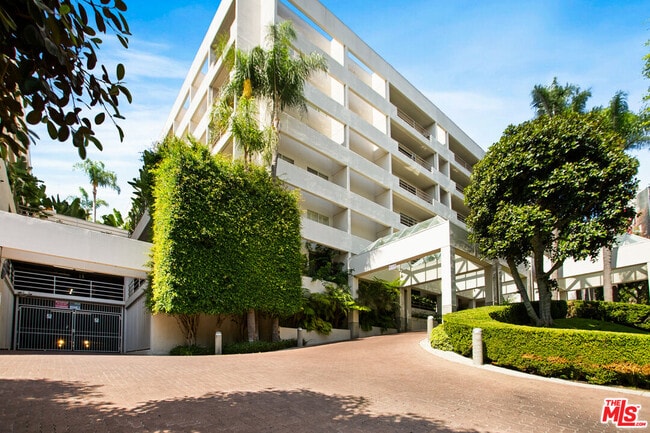 Building Photo - 1131 Alta Loma Rd Unit 408 Rental