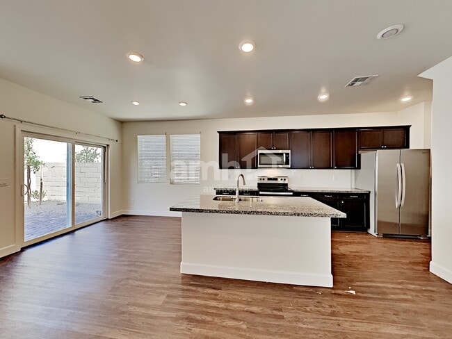 Photo - 4725 Tire Swing St