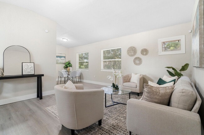 Photo - 6113 Hialeah St