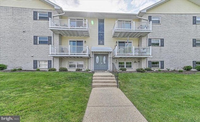 Building Photo - 13 Warren Lodge Ct Unit 1-B