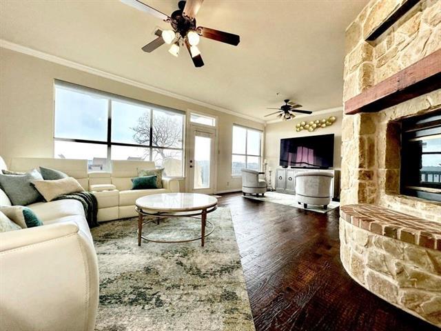 Photo - 402 Oakbrook Dr