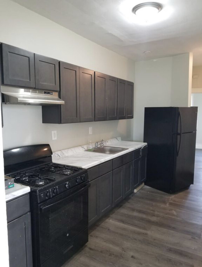 917 Grove St 3A - 916 Grove St Apartments Unit 3A