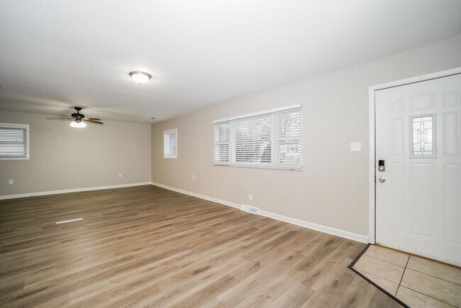 Photo - 6536 Dobson Square E