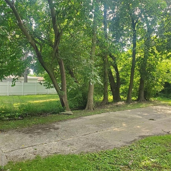 Photo - 15833 Winthrop St