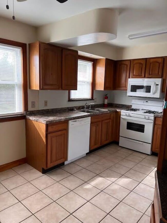 Photo - 864 Gary Ave SE