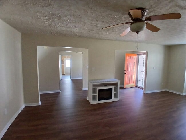 Photo - 746 Kings Ridge Dr