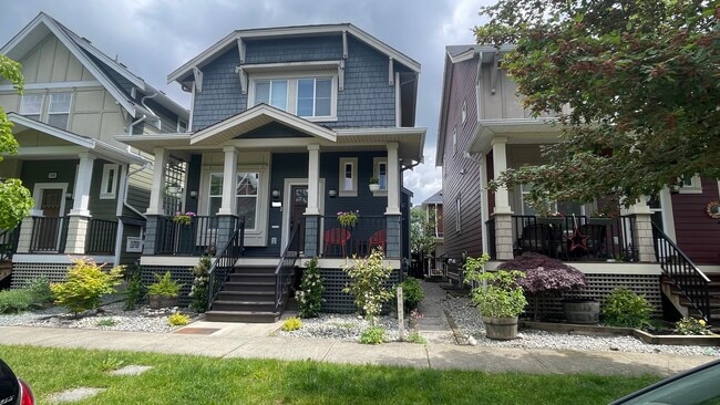 Building Photo - 7324 191B St