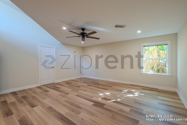 Photo - 4031 Leeshire Dr