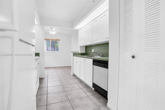 Photo - 900 SW 142nd Ave Unidad 115L
