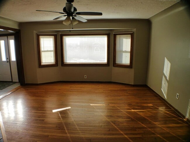 Photo - 9837 Minnick Ave