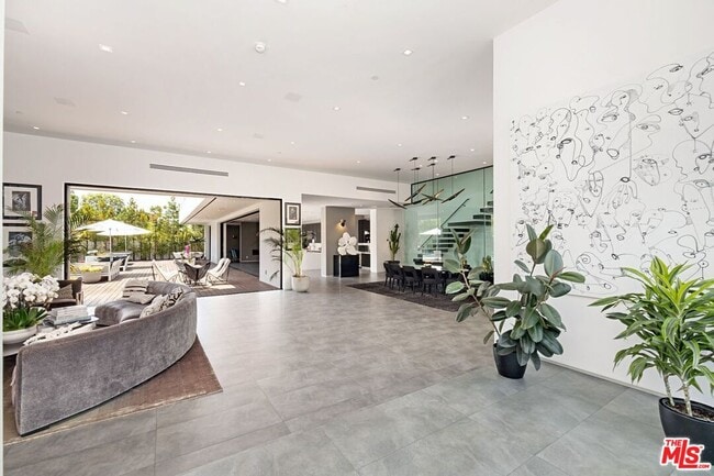 9570 Sunset Blvd