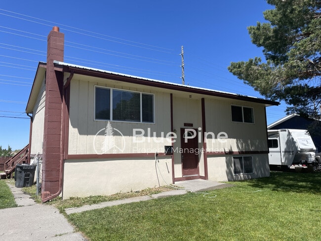 Building Photo - 2215 Sykes Dr