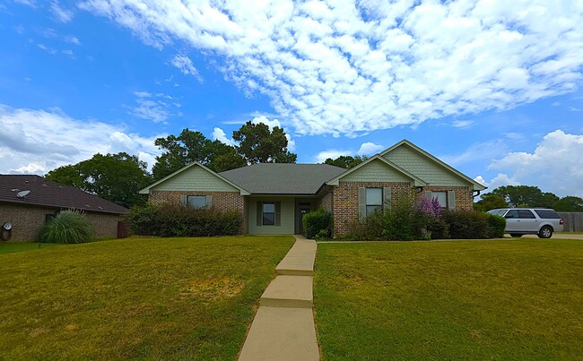 Building Photo - BEAUTIFUL and SPACIOUS 3-bedroom, 2-bathro... Rental