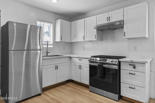 Photo - 1534 E Culver St