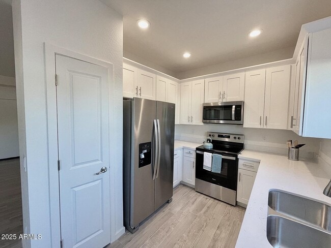 Photo - 701 N McQueen Rd