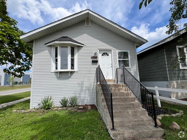 Building Photo - 1122 W 144th St Rental