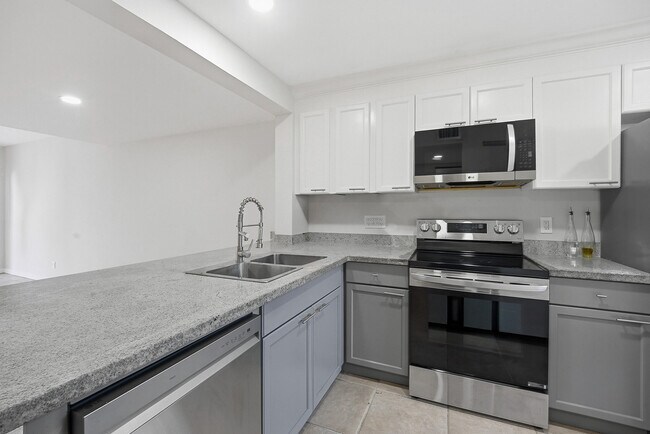 Photo - 642 NE 195th St
