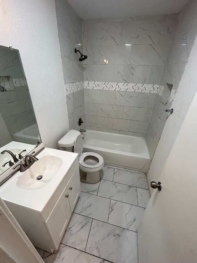 Photo - Fabulously maintained 1 bedroom with beautiful surrounding