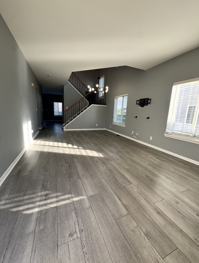 Photo - 357 Richmond Dr