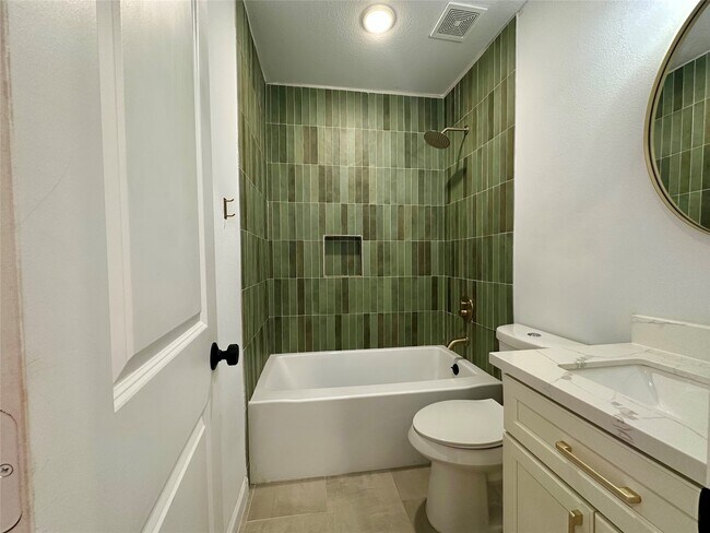 Photo - 808 Oakhurst St Unit 2