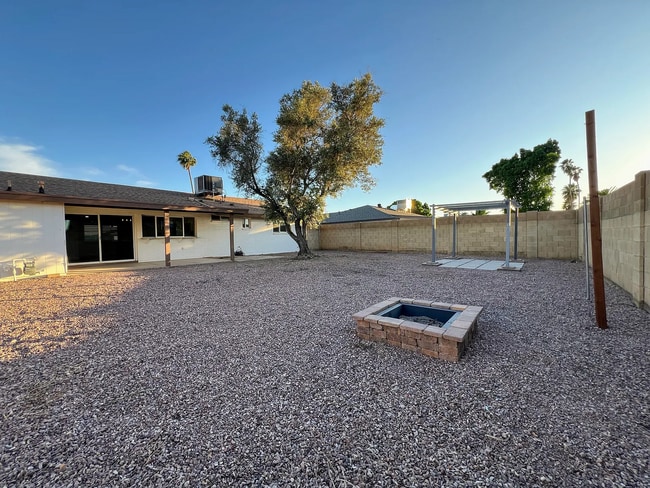 Photo - 2508 E Loyola Dr