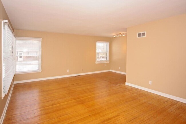 Photo - 5755 Primrose Ave