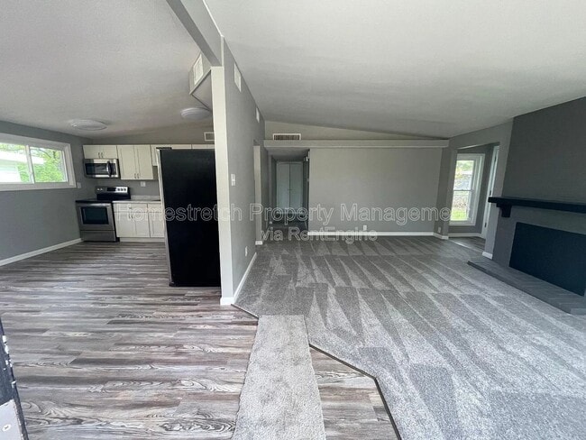 Photo - 430 Holiday Hl