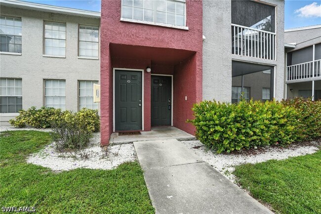 Building Photo - 201 Santa Clara Dr Unit 5