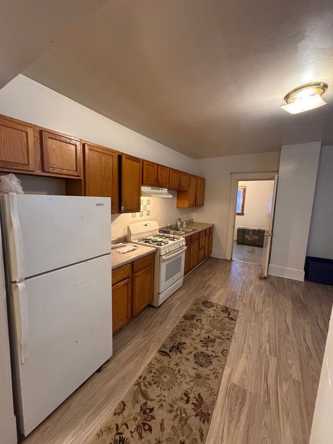 Photo - AVAILABLE Now! Wonderful 2 Bedroom, 1 Bath, Upper Level Unit with quick access to 94 and Downtown...