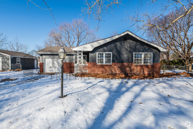 Building Photo - 1024 W Lockwood St Rental