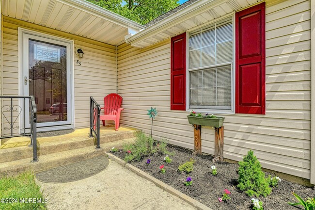 Photo - 35 Auburn St