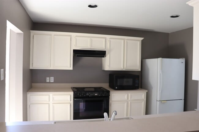 Photo - 7007 Woodridge Square Dr