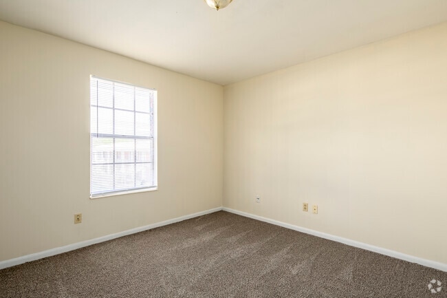 2 BR, 1 BA, 650 sq ft
