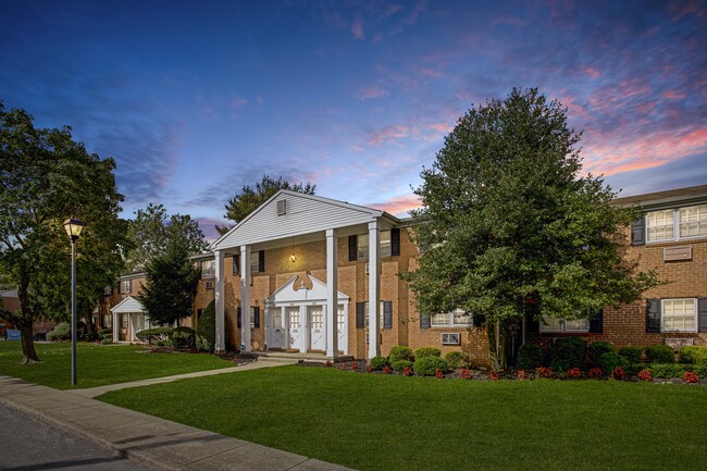 Photo - Silver Lake Manor Apartments