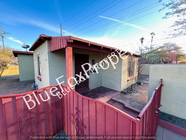 Building Photo - 3021 E Linden St Unit # 1