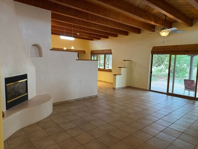 Building Photo - 19 Camerada Rd Rental