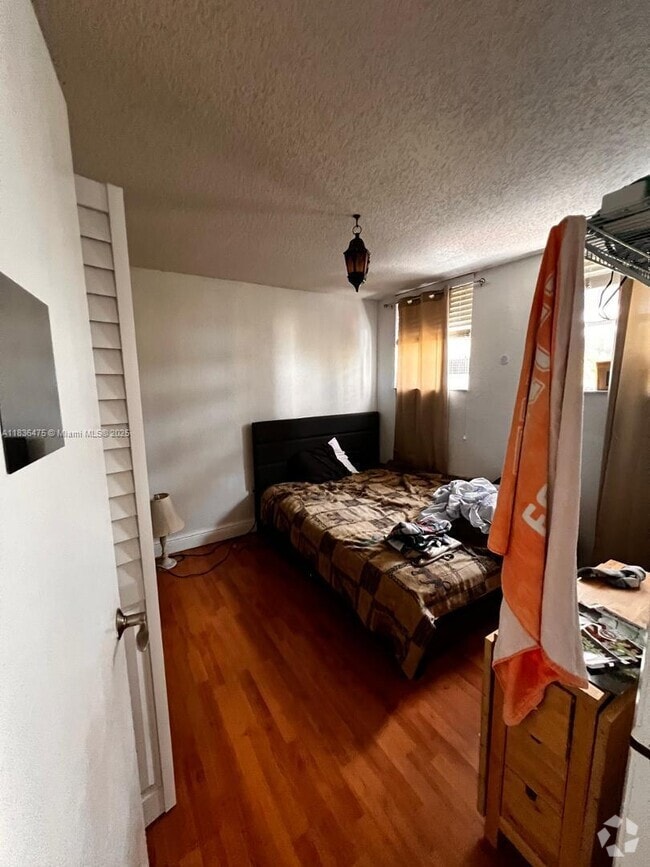 Building Photo - 210 SW 11th St Unit 406 Rental