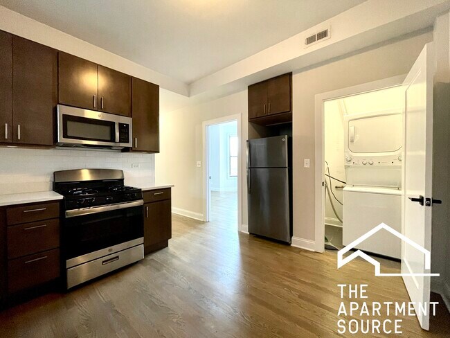 Building Photo - 3405 W Fullerton Ave Unit 2