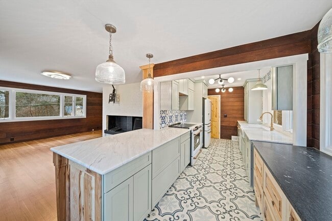 Photo - 12 Sabrina Farm