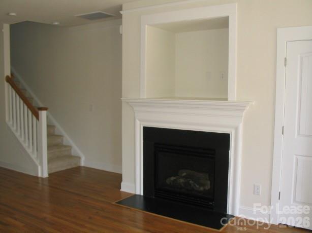 Photo - 527 Dubois Court